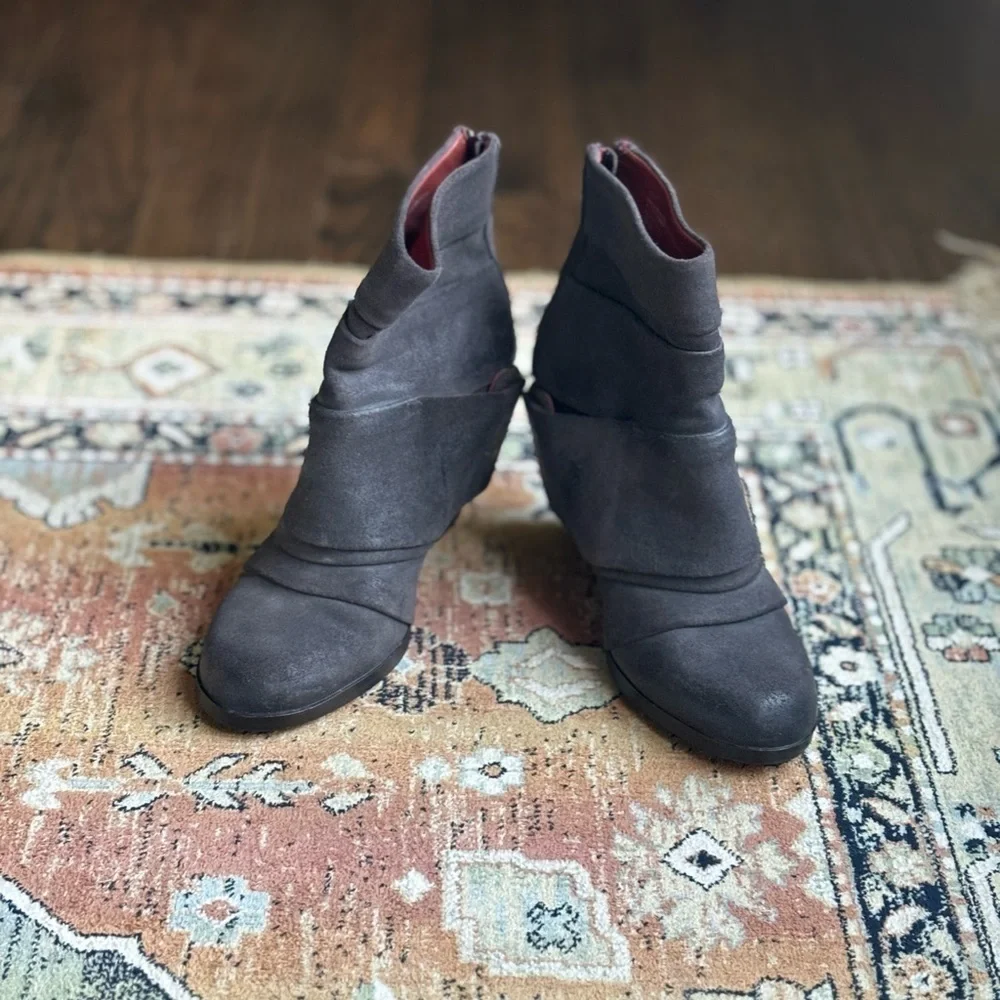 Women’s leather ankle boots